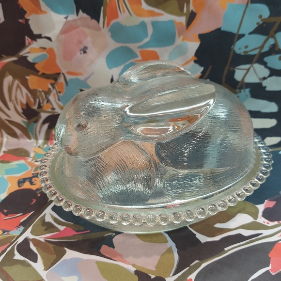 Two Large Clear Glass Bunny Rabbit on a Nest Basket Spring Easter Decor Vintage - Picture 4 of 5